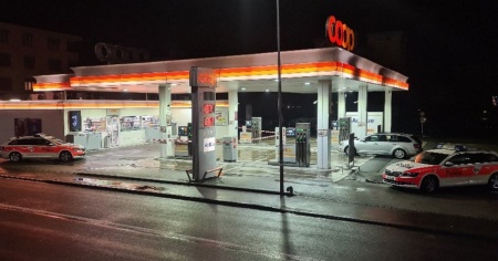 Tenta la rapina con accendino e bomboletta spray