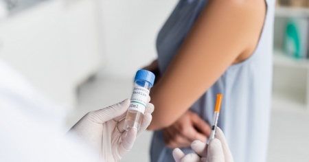 «Mi hanno detto che forse mi avevano vaccinata con una siringa usata»