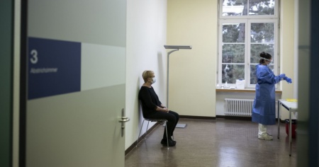 Altri 8'422 contagi e 22 decessi in Svizzera