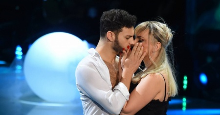 Arisa confessa: «Con Vito Coppola c’è grande attrazione»