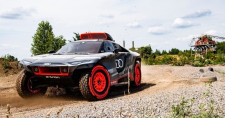 In gara ibride, elettriche, a idrogeno: è la Dakar del futuro 