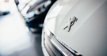 Peugeot, solo elettriche dal 2030