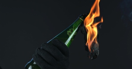 Una molotov contro il consolato russo