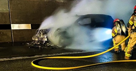 Auto in fiamme, chiusa la galleria del San Gottardo
