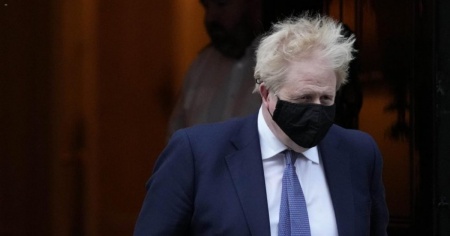 Boris Johnson contro i "no-vax": «Dicono fesserie e assurdità»