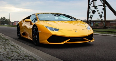 Lamborghini, nel 2022 le ultime auto a benzina