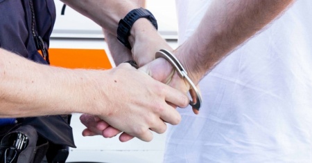 In un ora "ripulisce" banca e Posta, ma la fuga dura poco