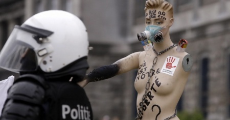 Diversi governi hanno sfruttato la pandemia per opprimere i diritti umani