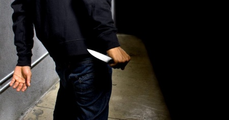Lite tra giovanissimi: 17enne colpisce 18enne con un'arma da taglio e lo ferisce gravemente