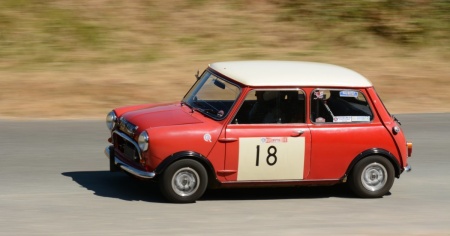 Il restomod Mini diventa ufficiale: ecco le Recharge
