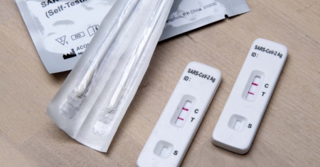 Covid: 798 nuovi contagi e tre decessi