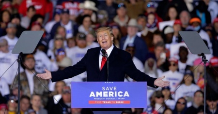 Trump alla carica in Texas: «Sotto il mio sguardo l'America era rispettata»
