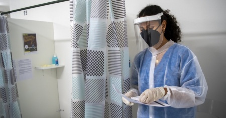 Più di 1'500 casi e tre decessi in 24 ore in Ticino