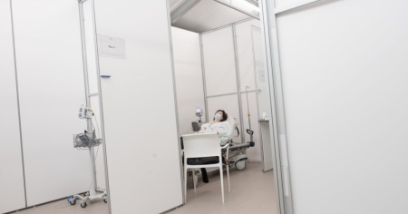 Coronavirus: i ricoveri continuano a scendere