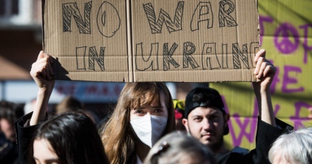 Contro ogni guerra, né con Putin, né con la NATO