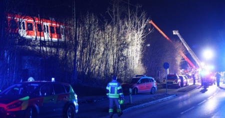 Collisione fra treni, un morto e diversi feriti