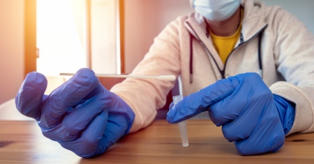 Calano contagi e ricoveri. Dieci i decessi