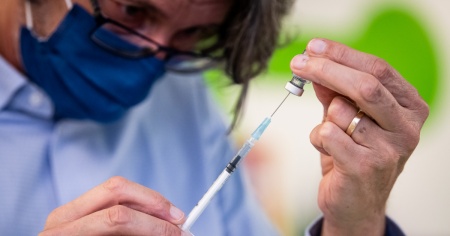 Altri 656 Covid-contagi e una vittima in 24 ore