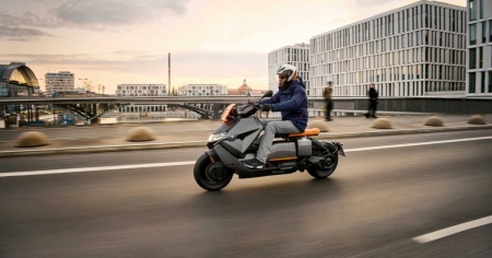Stile, performance, sostenibilità: arriva il BMW CE 04