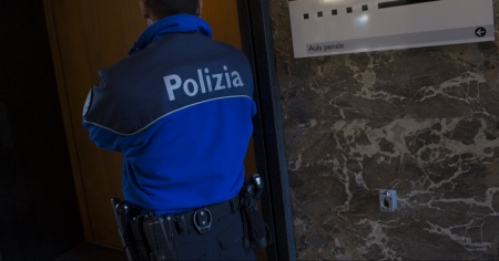 Il Comune l'ha ritenuta idonea a rivestire la divisa, il Cantone invece no