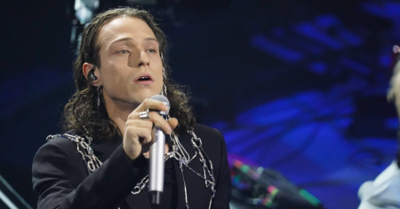 Irama, ufficiale la storia con Victoria Stella Doritou