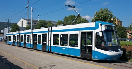 Investita dal tram, muore in ospedale