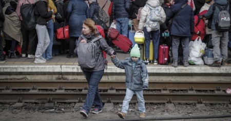 «Aiutare i profughi nei paesi confinanti, anziché farli venire in Svizzera»