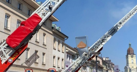 Incendio in città, il mercato ostacola i pompieri