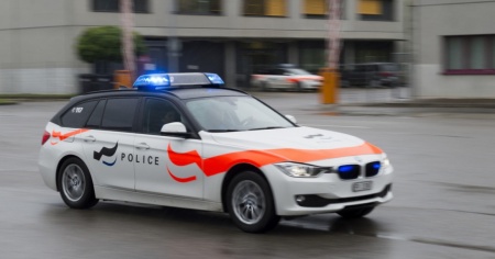 Esce di strada all'alba: morto un 23enne