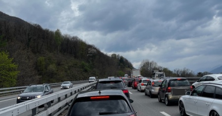 Incidente sull'A2, code dal tunnel di San Nicolao a Cadenazzo