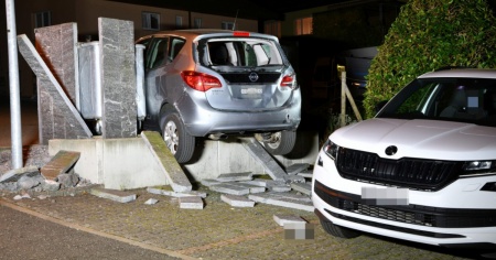 L'auto senza conducente investe un uomo con due figli, un morto
