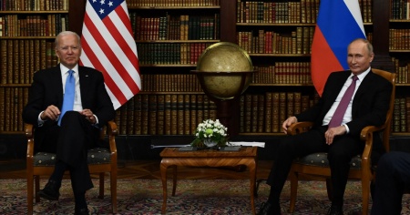 Le armi a Kiev «entro 24 ore». Biden ignora l'alt di Putin