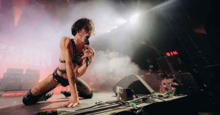 I Maneskin e l'urlo di Damiano per l'Ucraina infiammano il Coachella