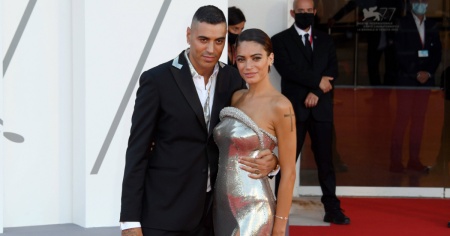 Elodie e Marracash paparazzati insieme a casa di lei