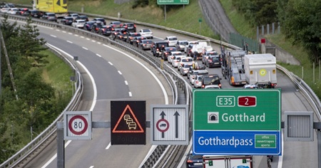 Inizia il contro-esodo pasquale, al San Gottardo già 10 km di colonna