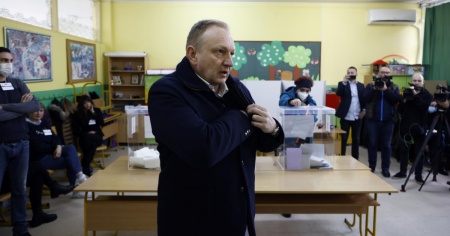 Leader dell'opposizione denuncia numerose irregolarità nel voto odierno
