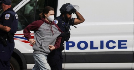 Sparatoria in una scuola di Washington