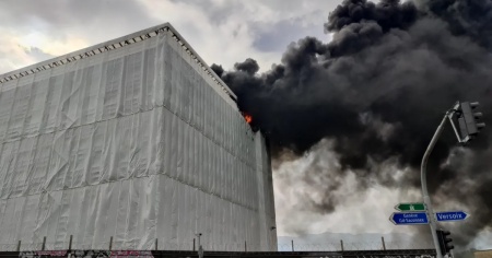 Grande incendio vicino all’aeroporto di Ginevra