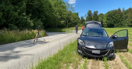 Scontro fatale tra un'auto e una e-bike: una 73enne ha perso la vita