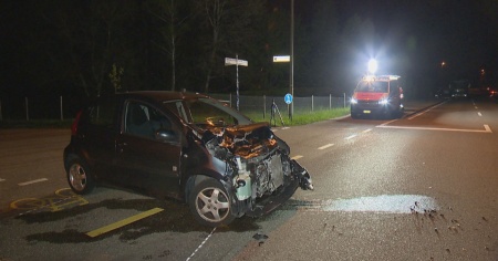 Auto e moto si scontrano: un 18enne è rimasto gravemente ferito
