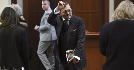 Quelli che si accapigliano per assistere al processo Depp-Heard