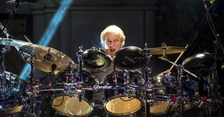 È morto Alan White, il batterista degli Yes