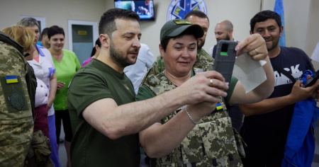 Zelensky fa visita a Mykolaiv e Odessa