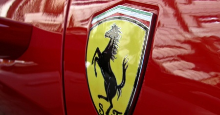 Nell’elettrico la Ferrari corre da sola