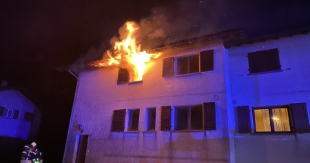 Incendio in un'abitazione, morta una donna