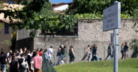 Tre classi di prima liceo alla scoperta delle vie al femminile