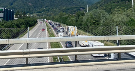A2 bloccata, ritardi fino a un'ora