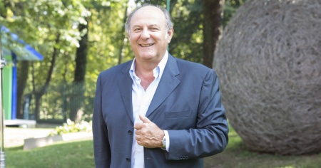 Gerry Scotti e l’invadenza dei fan: «Autografi anche all’obitorio»