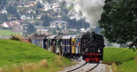 Almeno undici feriti in un incidente con un treno d'epoca