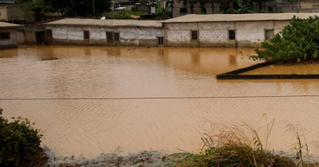 Maltempo e inondazioni, almeno 15 morti
